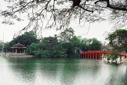 Hanoi is trying to apply measures to attract domestic and international tourists while accelerating the growth of inbound and outbound travel. Stimulating demand