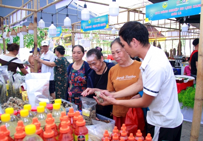 Hanoi’s OCOP Brand Linked to New Rural Development