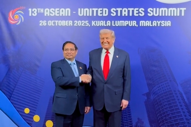 Prime Minister Pham Minh Chinh Meets President Donald Trump in Malaysia
