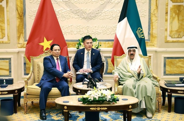 Prime Minister Pham Minh Chinh Meets Kuwaiti Emir Sheikh Meshal Al-Ahmad Al-Jaber Al-Sabah