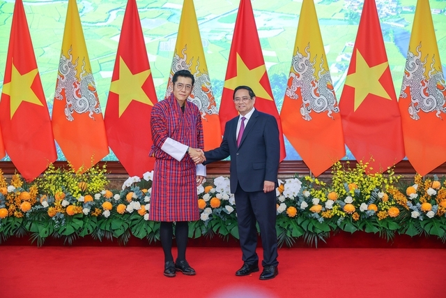 PM Pham Minh Chinh Meets with King of Bhutan