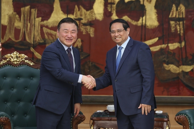 Samsung Produces 2 Billionth Mobile Phone in Vietnam