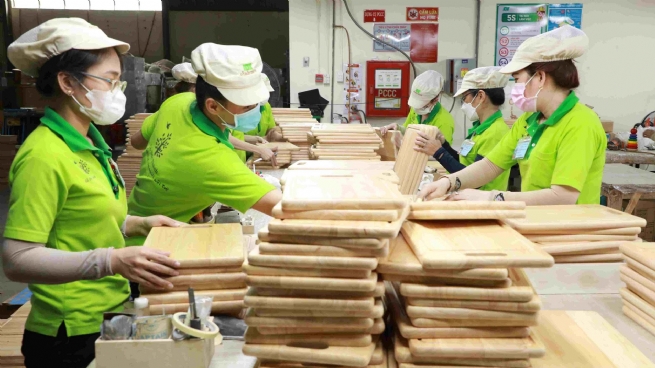 Vietnam Enters Top 15 Global Trading Economies