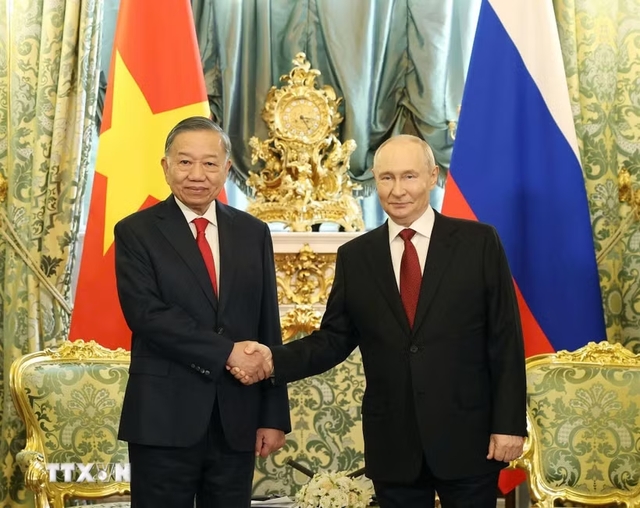 To Lam Holds Talks with Russian President Putin in Moscow